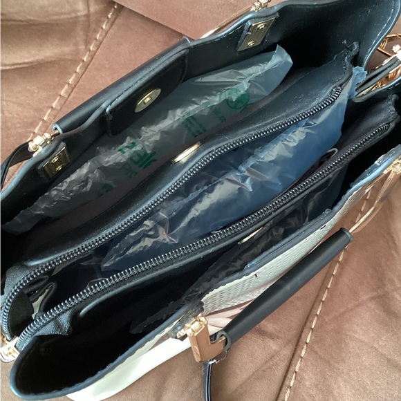 Handbag - Picture 11 of 13